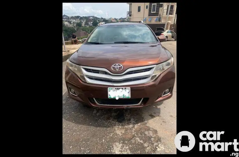 Used 2010 Toyota Venza - 3/5