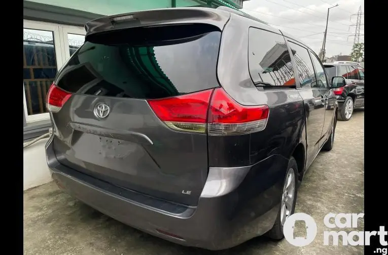 Nigerian Used 2011 Toyota Sienna LE - 5/5