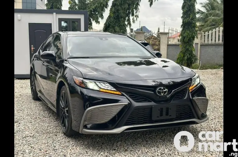 DIRECT FOREIGN USED 2022 TOYOTA CAMRY XSE - 1/5