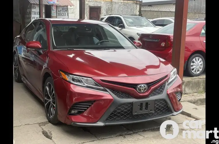 Foreign Used 2020 Toyota camry - 1/5