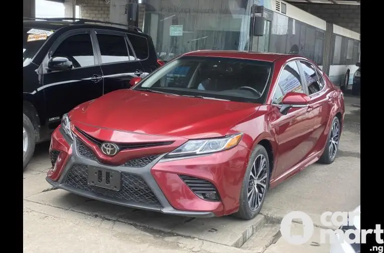 Foreign Used 2020 Toyota camry - 2/5