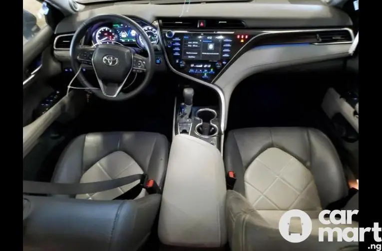 Foreign used 2018 Toyota Camry  XLE - 5/5