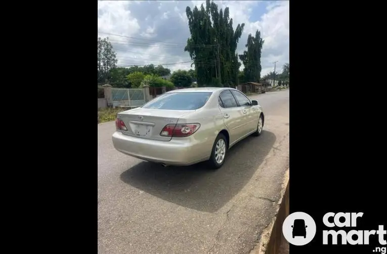 Foreign use 2004 Lexus ES 330 - 4/5