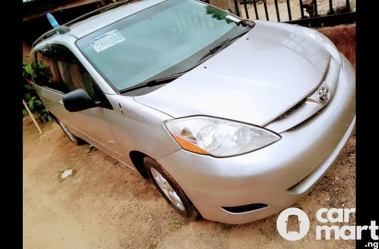 Toyota Sienna 2006 Direct Foreign Used - 1/5