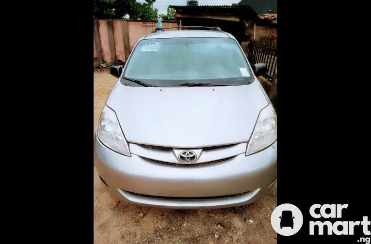 Toyota Sienna 2006 Direct Foreign Used - 2