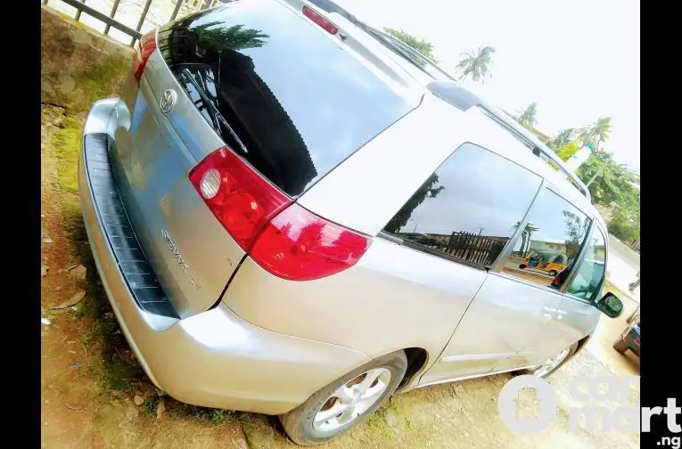 Toyota Sienna 2006 Direct Foreign Used - 3/5