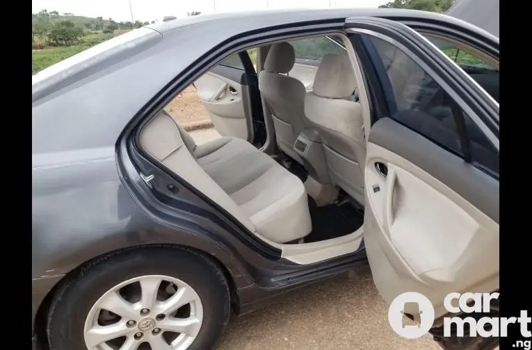 Used 2010 Toyota Camry - 2/5