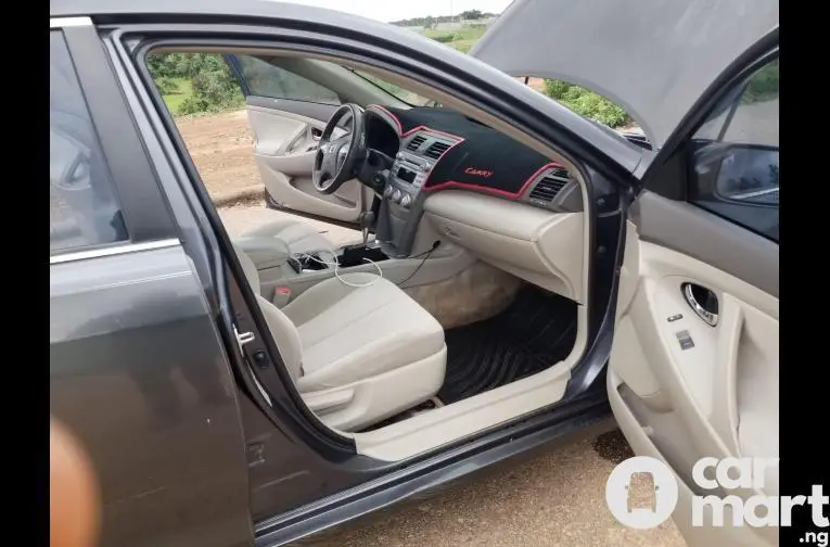 Used 2010 Toyota Camry - 3/5