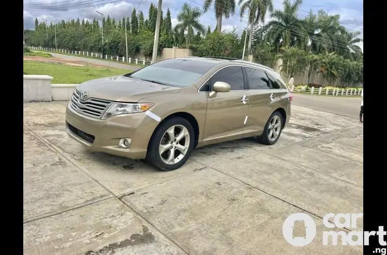 SUPER CLEAN 2010 KEYLESS TOYOTA VENZA - 1/5