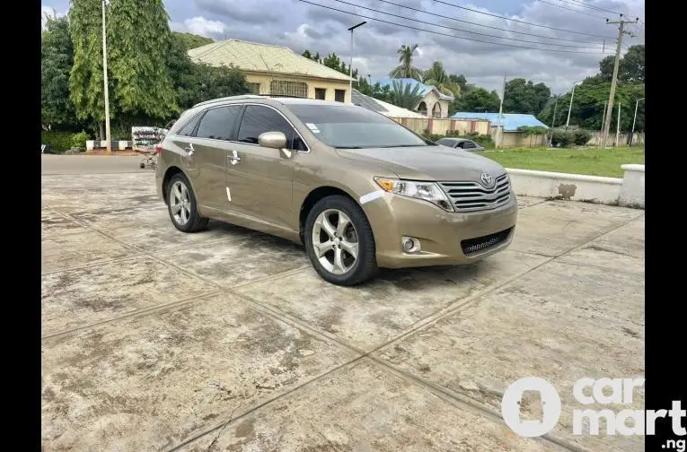 SUPER CLEAN 2010 KEYLESS TOYOTA VENZA - 2/5