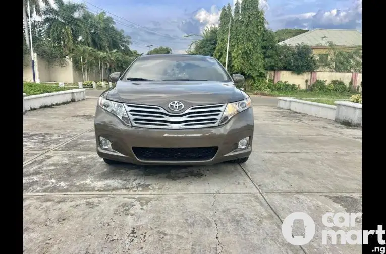 SUPER CLEAN 2010 TOYOTA VENZA