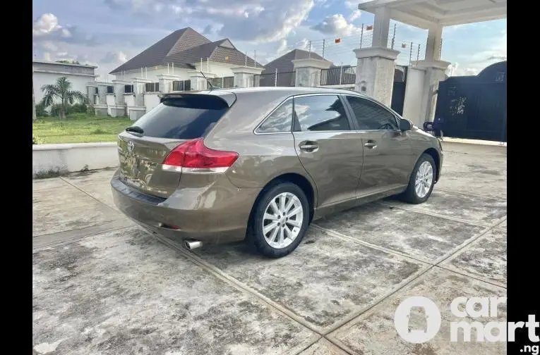 SUPER CLEAN 2010 TOYOTA VENZA - 5/5