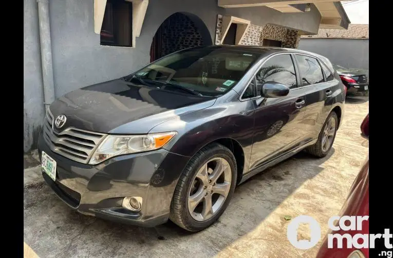 Used 2010 Toyota Venza - 1/5