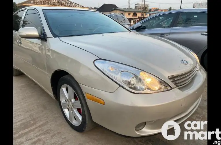 Registered Lexus ES330 2004