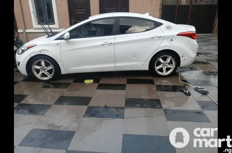 Used Hyundai Elantra 2012 - 2/5