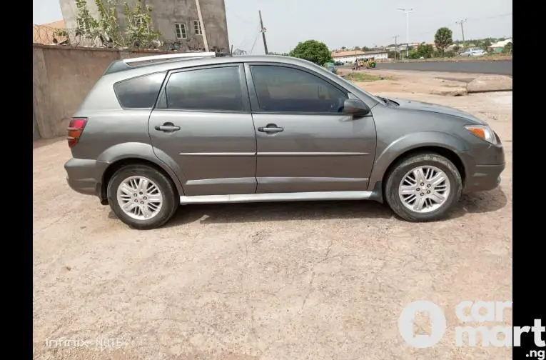 Used PONTIAC VIBE 2005 - 3/5