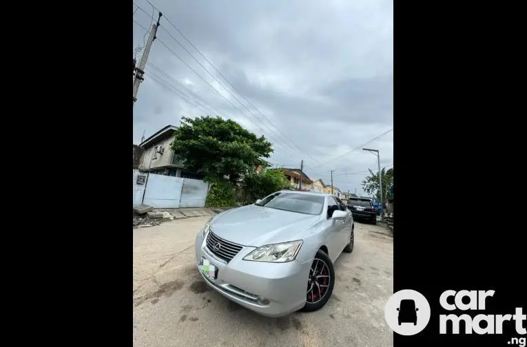 Registered barely used 2008 Lexus ES350 - 3/5