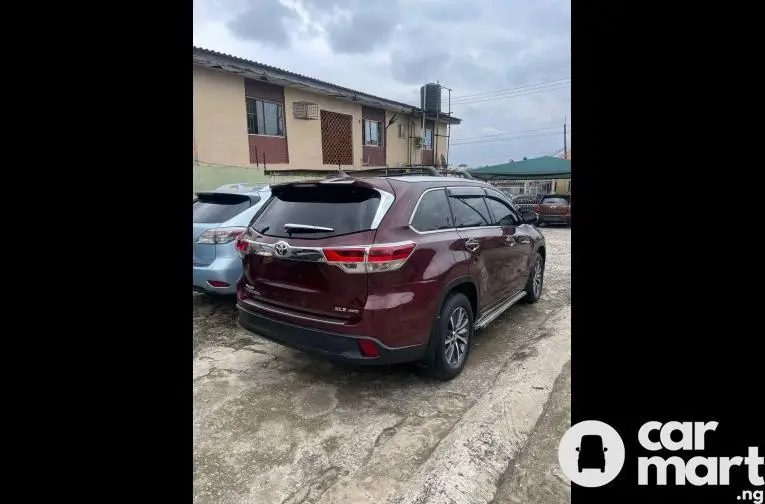 Foreign Used 2017 Toyota Highlander XLE - 3/5