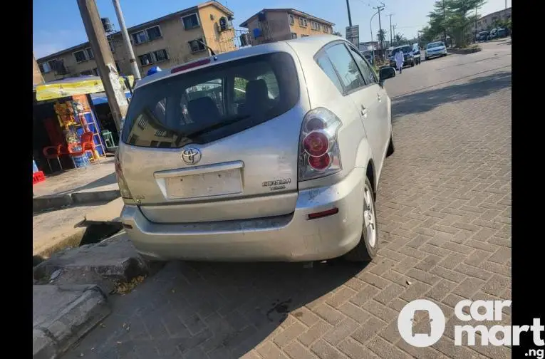 Foreign used 2010 Toyota Corolla Verso