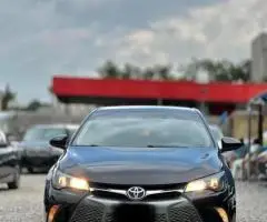 Super clean 2016 Toyota Camry SE