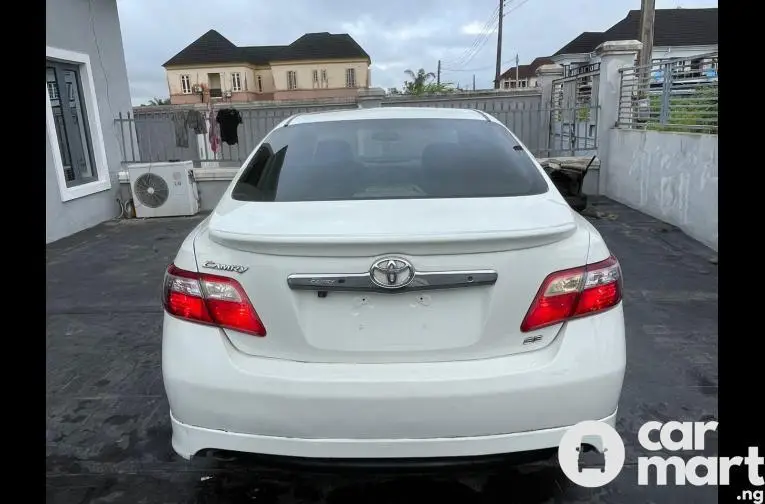 2008 Toyota Camry SE - 2/5