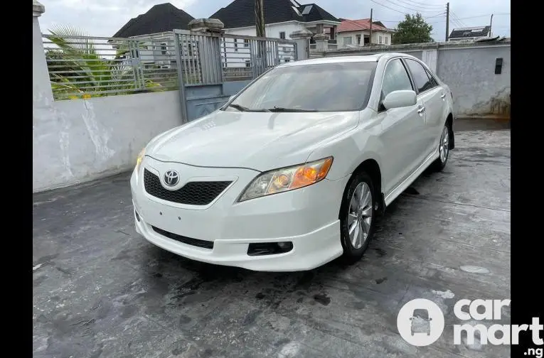 2008 Toyota Camry SE - 4/5