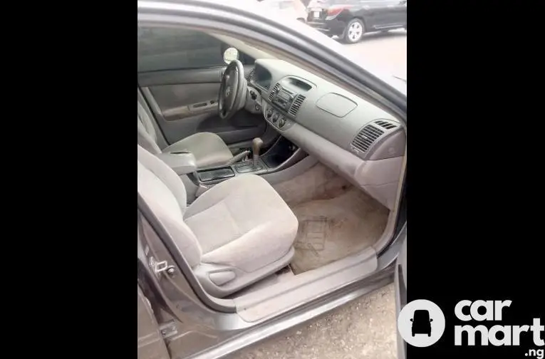 Clean 2004 Toyota Camry XLE - 4/5