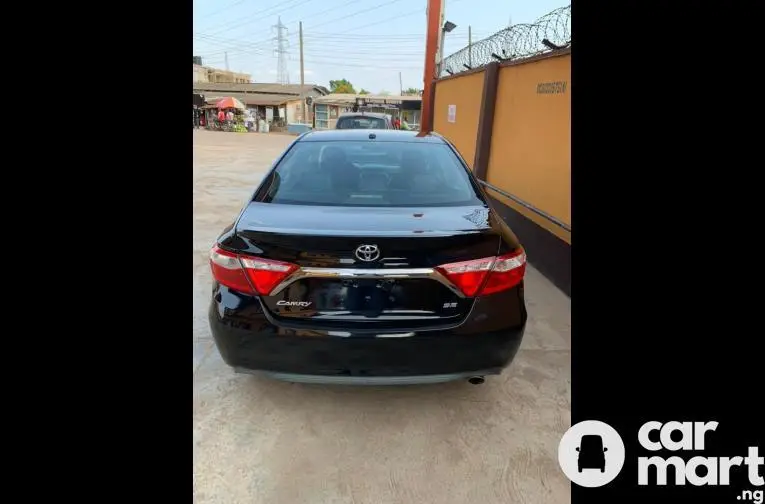 2015 Toyota Camry Sport - 4/5