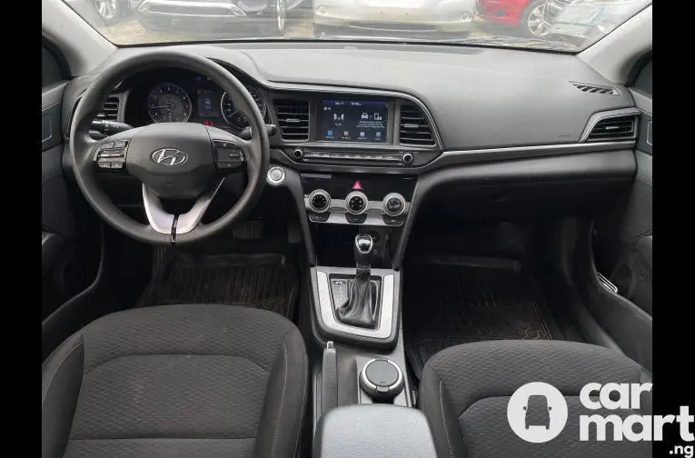 Used 2019 Hyundai Elantra - 2/5