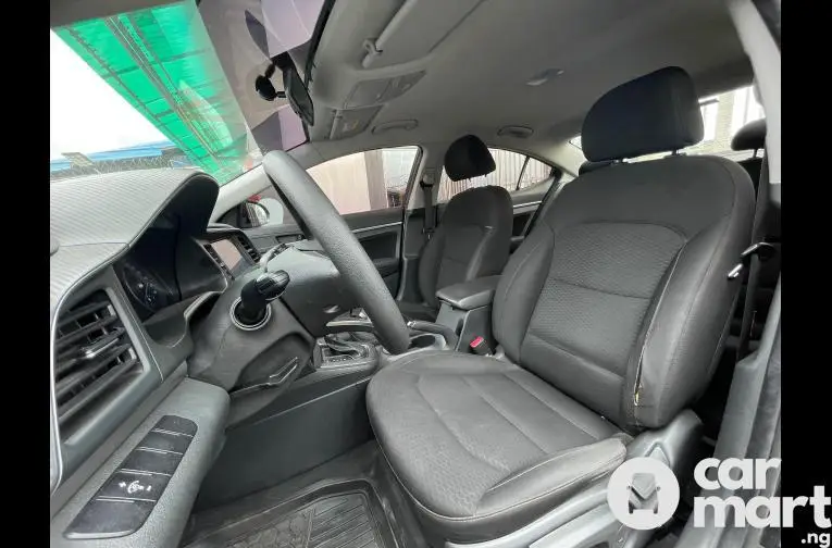 Used 2019 Hyundai Elantra - 3/5