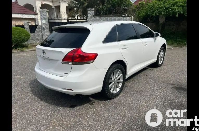 SUPER CLEAN 2010 TOYOTA VENZA - 5/5