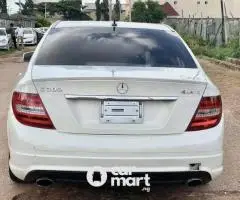 Super clean 2010 Mercedes Benz C300 - 5