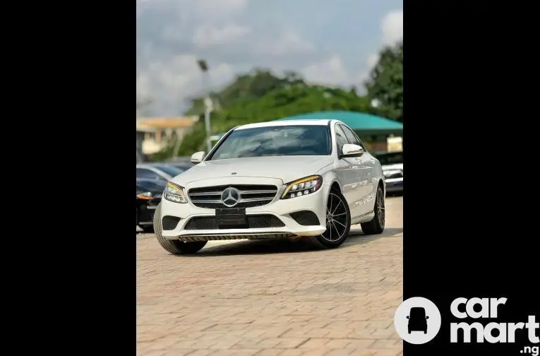 SUPER CLEAN 2020 MERCEDES BENZ C300 - 2/5