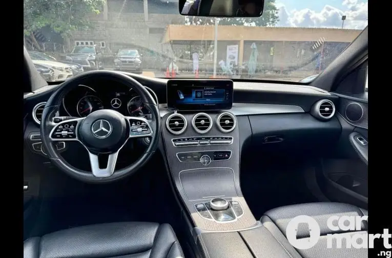 SUPER CLEAN 2020 MERCEDES BENZ C300 - 3/5