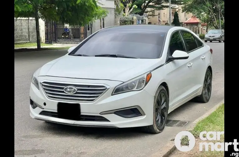 SUPER CLEAN 2016 HYUNDAI SONATA - 1/5