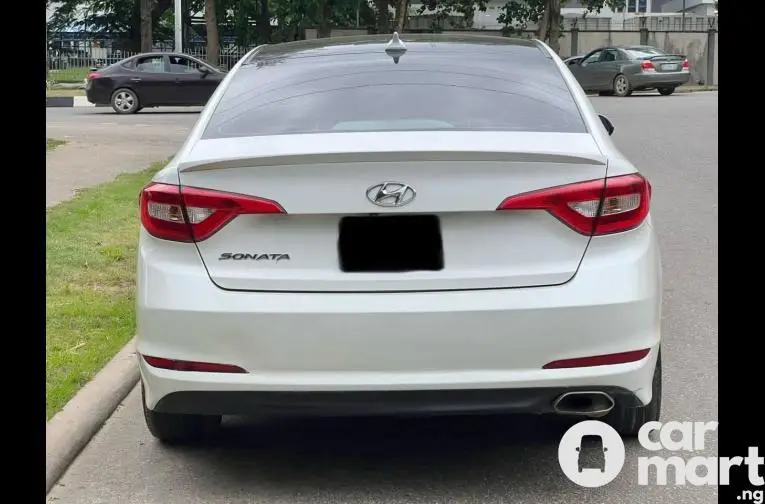 SUPER CLEAN 2016 HYUNDAI SONATA