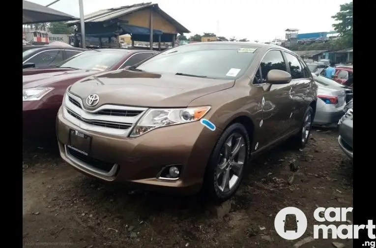 Foreign Used 2011 Toyota VENZA - 2/5