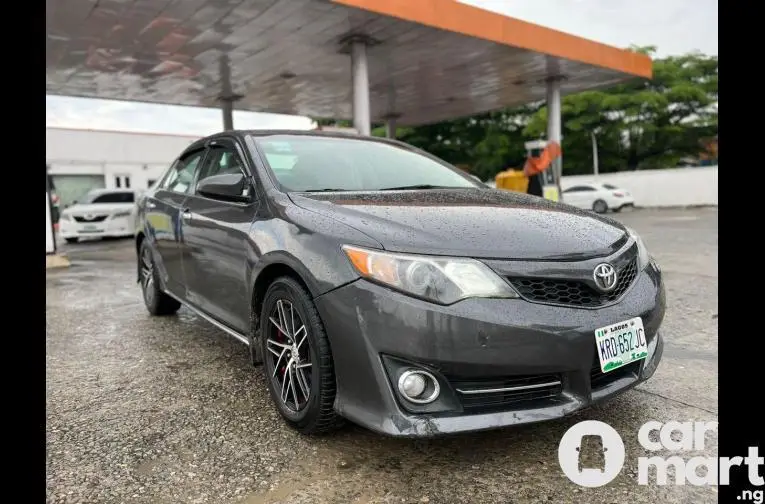 Toyota Camry 2014 hybrid - 1/5