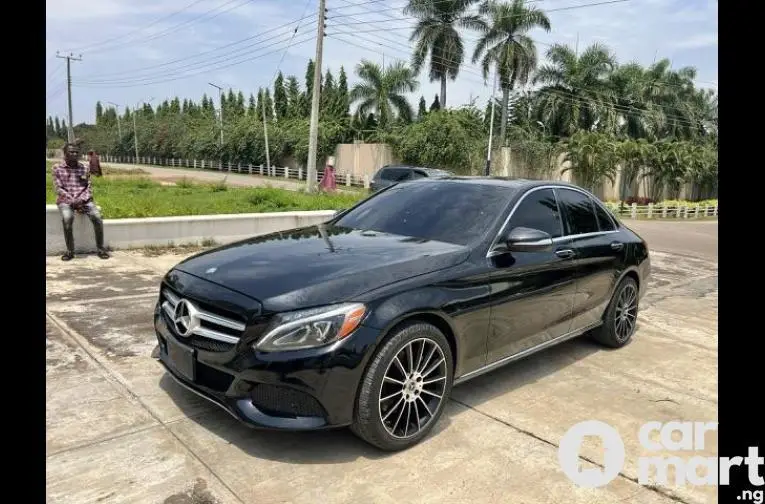 SUPER CLEAN 2015 KEYLESS MERCEDES BENZ C300 - 1/5