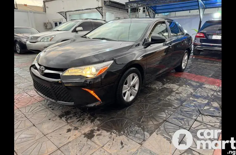 2016 Toyota Camry LE - 1/5