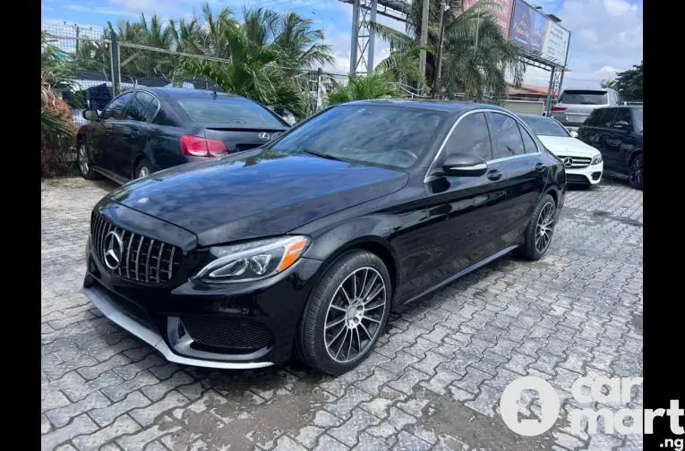 Pre-Owned 2015 Mercedes Benz C300 - 3/5