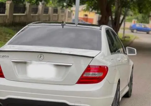 Super clean 2012 Mercedes Benz C250 - 4/5