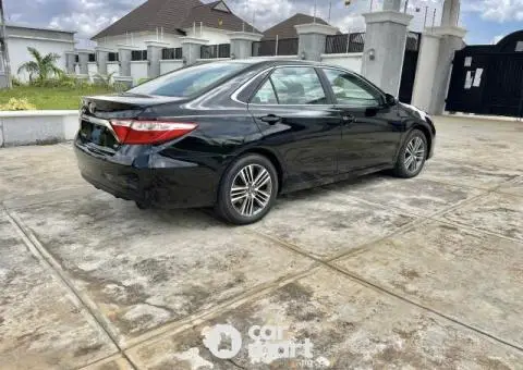 Super clean 2016 Toyota Camry SE - 4/5