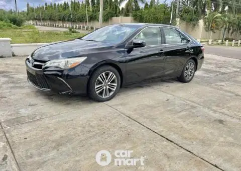 Super clean 2016 Toyota Camry SE - 1/5