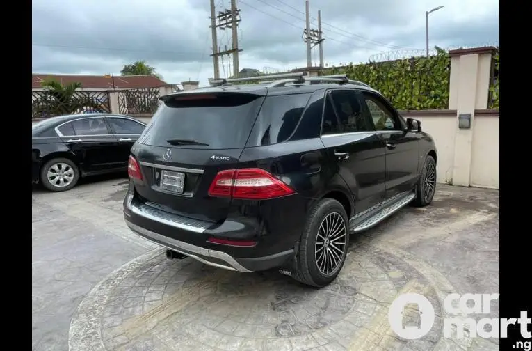 Mercedes Benz ML350 4Matic 2012 Model - 2/5