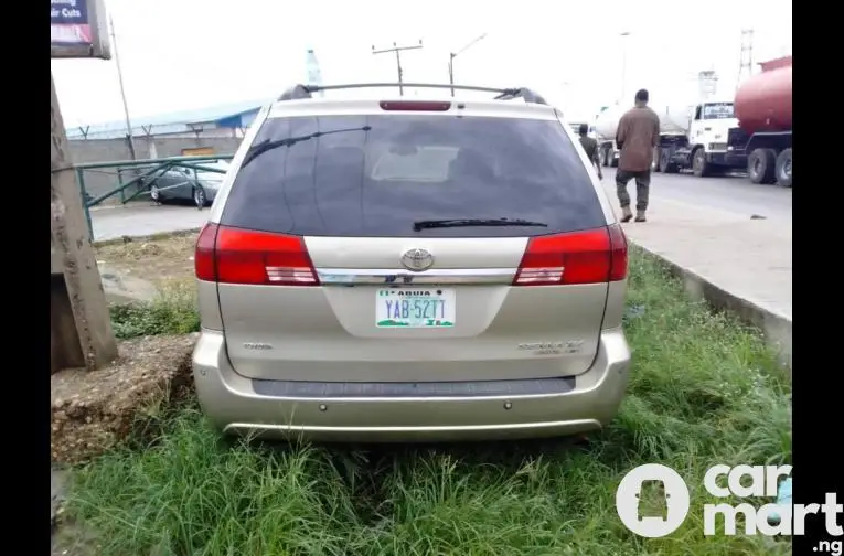 Used Toyota sienna 2006 - 3/5