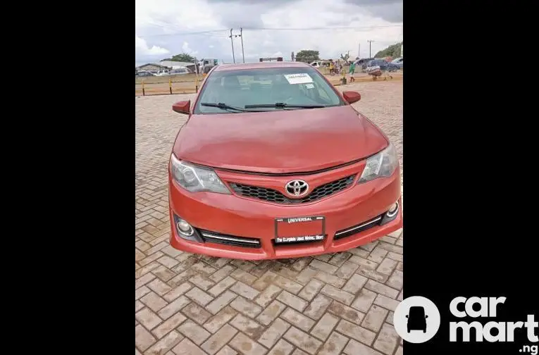 2013 TOYOTA CAMRY SE - 1