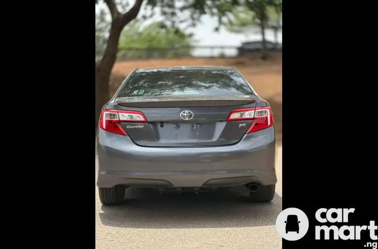 neatly used 2012 Toyota Camry - 3/4