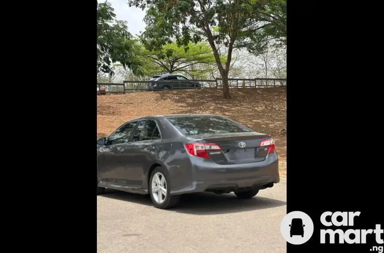 neatly used 2012 Toyota Camry - 4/4