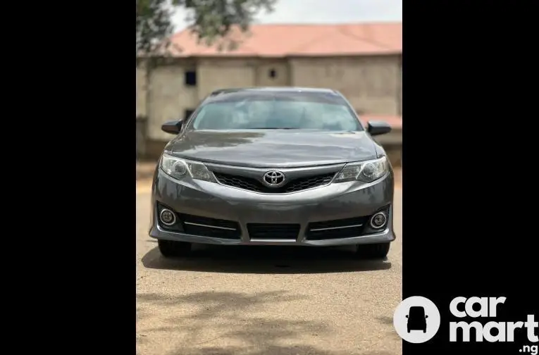 neatly used 2012 Toyota Camry - 1/4